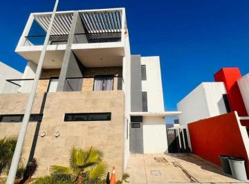 274c8cd7cbd96a35cb30a703c3408151d53b7ae1386b0365e06c098653d4861b · Casa en Venta en Veracruz Fracc. Lomas de La Rioja con Alberca