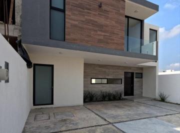2f1d15ebf5b4f8b4ce32847aad474f85f597b78deff78470e5946ee00465e07a · Casa en Venta en Veracruz con Jardín Fracc. Lomas del Dorado
