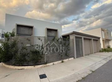 Casa de 2 habitaciones, Chihuahua · Casa en Venta de Una Planta en Esquina con Excedente de Terreno Zona Reliz - Boreal Cerca de La Uvm