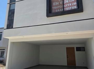 Casa · 3 Recámaras · 2 Estacionamientos · Casa