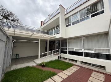 Casa · 350m² · 3 Recámaras · 3 Estacionamientos · Casa en Renta Sobre Av Orizaba, Fracc. Veracruz. Cerca de La Clínica Issste. Xalapa, Ver.