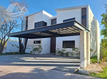 Casa · 392m² · 4 Recámaras · 4 Estacionamientos · Casa en Venta en Lagos del Sol Cancun