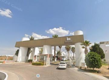 Casa · 150m² · 3 Recámaras · 2 Estacionamientos · Casa en Venta en Hacienda El Campanario, Querétaro – Amplia