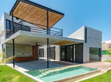 8a2ec52ead80f887c46ea65920cf4baa1218310c9b1252839a2f3f51b376a55f · Casa en Venta en Yucatán Country Club, Mérida