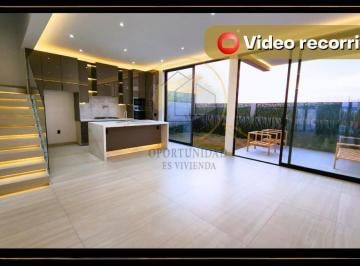 Casa · 288m² · 4 Recámaras · 3 Estacionamientos · Casa en Venta en Mirador del Campanario Querétaro