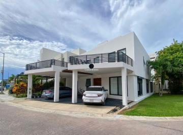 Casa · 182m² · 4 Recámaras · 2 Estacionamientos · Casa en Aqua Residencial en Esquina