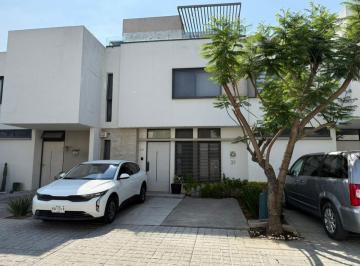 Casa de 4 habitaciones, San Pedro Tlaquepaque · Casa en Venta Bella Residencial