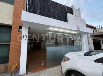 Casa · 291m² · 2 Estacionamientos · Casa Para Oficinas en Renta, Zona La Paz