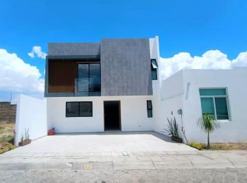 Casa · 166m² · 4 Recámaras · 2 Estacionamientos · Casa Nueva en Venta Fracc Privado Atlixco Puebla $3,500,000