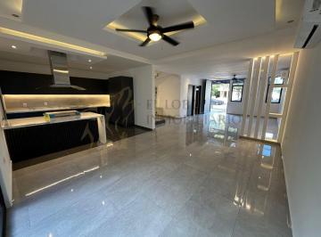 Casa de 3 habitaciones, Benito Juárez · Casa en Venta en Residencial Río Cancún 3 Recámaras Rooftop Jacuzzi 252 m² 3 Niveles Alberca