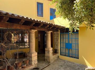Casa de 2 habitaciones, Morelia · Casa en Venta en Lomas de Santa María con Doble Acceso