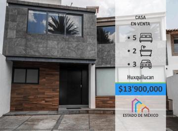 Casa · 304m² · 5 Recámaras · 3 Estacionamientos · Casa en Venta en Paseo de Las Palmas