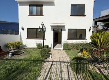 Casa de 3 habitaciones, Corregidora · Casa en Venta a 2 Minutos de Constituyentes Atras de Plaza Citadina