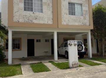 Casa · 95m² · 3 Recámaras · 2 Estacionamientos · Casa en Renta en Selvanova