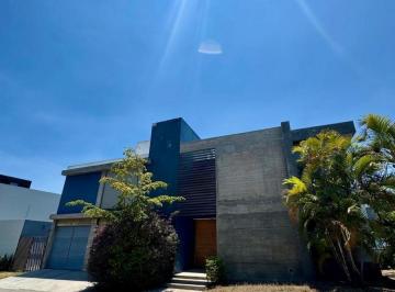 Casa · 370m² · 4 Recámaras · 4 Estacionamientos · Casa en Venta Villa Verona Zapopan Jalisco