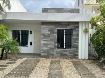 Casa · 120m² · 3 Recámaras · 3 Estacionamientos · Casa - Supermanzana 57