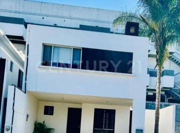 Casa · 176m² · 3 Recámaras · 2 Estacionamientos · Casa en Renta en Col. Madeira Privada en Monterrey, N. L.