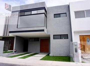Casa en condominio · 250m² · 3 Recámaras · 2 Estacionamientos · Casa en Renta Zen Life I El Marques Queretaro