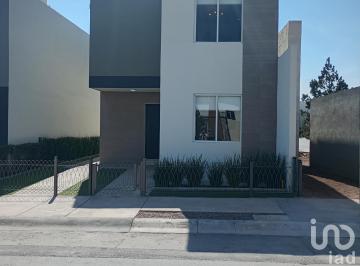 Casa · 129m² · 3 Recámaras · 1 Estacionamiento · Casa en Venta Saltillo Poniente | Col. Triana Cerca de Blvd. Nazario Ortiz Garza