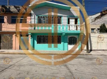 Casa de 7 habitaciones, Toluca · Casa con 7 Recámaras y 111 m² Superficie de Terreno en Venta en El Seminario