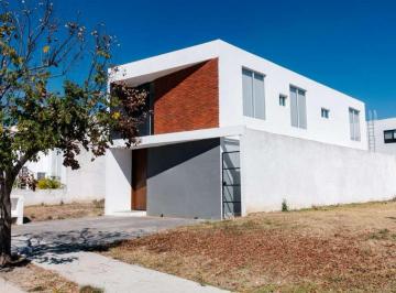 Casa de 3 habitaciones, León · Casa en Venta Mayorazgo, Privada La Gavia