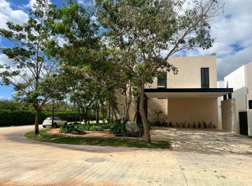 Casa · 313m² · 4 Recámaras · 6 Estacionamientos · Casa - Yucatán Country Club