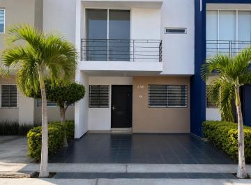Casa en condominio de 3 habitaciones, Zapopan · Valdepeñas Ii: Recámara en Planta Baja y Baño Completo | Casa en Venta