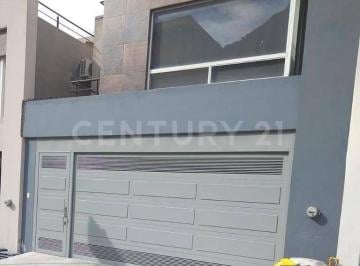 Casa · 225m² · 3 Recámaras · 2 Estacionamientos · Casa en Venta | Paseo Vergel | Carretera Nacional | Monterrey