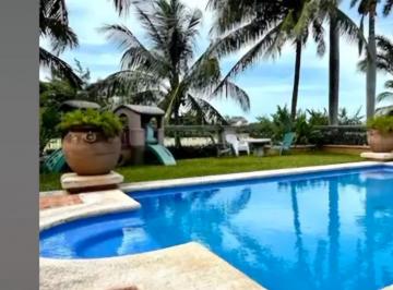 Casa · 300m² · 5 Recámaras · 4 Estacionamientos · Casa en Venta Club de Golf Pok Ta Pok, Cancun, Zona Hotelera