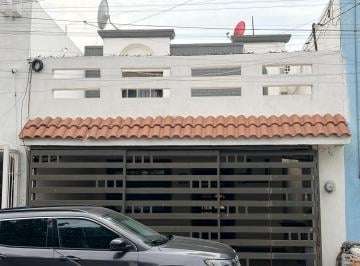 Casa · 140m² · 2 Recámaras · 2 Estacionamientos · Casa - Fuentes de San Miguel