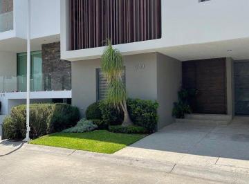 9121aeb273f0fbd7629de3dbae01ed8094a584fd5e70883af92dca7b29927a6d · Casa en Renta Villa Verona