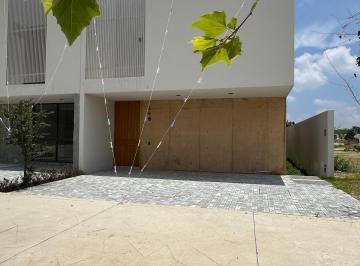 Casa · 232m² · 3 Recámaras · 2 Estacionamientos · Casa en Venta en Bosques Vallarta