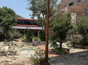 Casa · 303m² · 3 Recámaras · 2 Estacionamientos · Casa en Venta con Jardín Arroyo de La Bolsa Guanajuato, Guanajuato