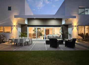Casa de 3 habitaciones, Querétaro · Venta Casa en La Vista Residencial, Cuenta con Master Suite en Pb