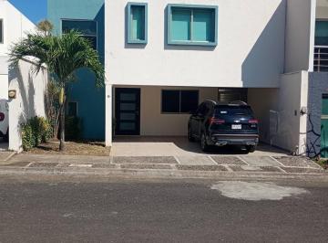 Casa · 176m² · 3 Recámaras · 2 Estacionamientos · Casa en Fraccionamiento Lomas del Sol