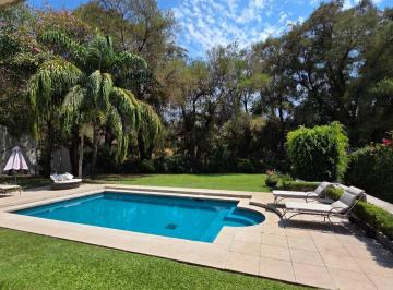 Casa · 650m² · 4 Recámaras · 4 Estacionamientos · Casa en Venta y Renta