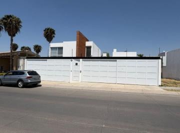 Casa de 1 habitación, León · Casa / Oficina en Venta en Av Punta del Este con 8 Estacionamientos