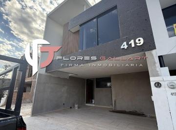 Casa en condominio · 198m² · 4 Recámaras · 2 Estacionamientos · Casa en Venta en Fracc. Vilanova Al Sur de La Ciudad P
