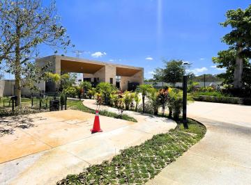 Casa · 316m² · 4 Recámaras · 5 Estacionamientos · Estrena Casa en Privada Adana Xcanatun