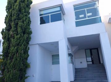 Casa de 3 habitaciones, León · Vive con Clase y Seguridad en La Zona Norte: Casa con Diseñado Amplio.