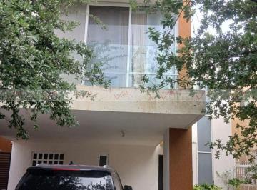Casa · 230m² · 3 Recámaras · 2 Estacionamientos · Casa en Venta en Apodaca