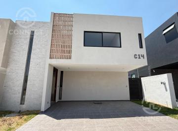 Casa · 260m² · 3 Recámaras · 4 Estacionamientos · Casa en Venta en Lomas del Molino V, León, Gto.