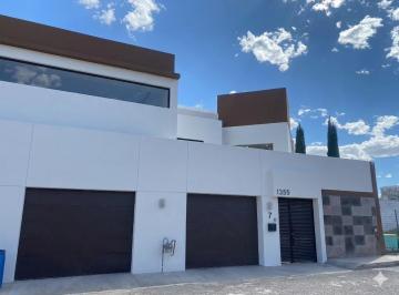Casa de 4 habitaciones, Juárez · Residencia en Los Virreyes (A un Costado de Galerías Tec)