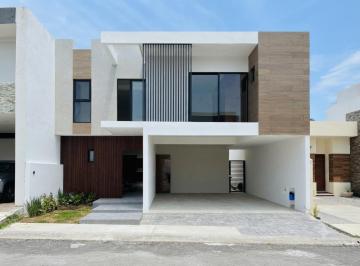 Casa 200m² Venta Fraccionamiento las Lomas · Casa en Venta con Alberca y Jardín, 4 Recamaras en Lomas Diamante