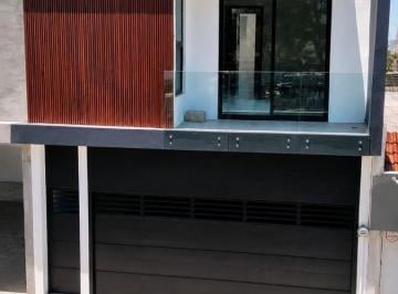 Casa · 244m² · 3 Recámaras · 2 Estacionamientos · Casa Nueva en Venta, 3 Recámaras, 3 Niveles, 4 Baños, 2 Est. Cto. de Servicio, Costa de Oro, Ver.