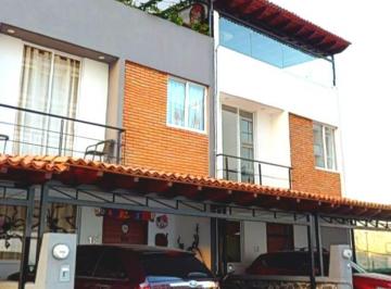 Casa en condominio · 214m² · 3 Recámaras · 2 Estacionamientos · Venta de Casa con Roof en Zibatá, Querétaro