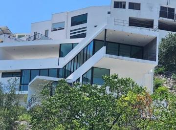 1 · Casa en Venta en Dinastía, Monterrey
