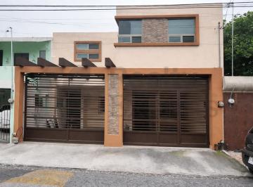 Casa · 240m² · 4 Recámaras · 2 Estacionamientos · Casas en Renta en Residencial Periférico