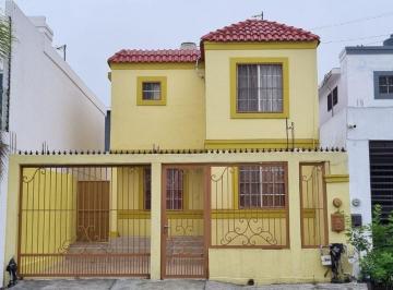 Casa de 3 habitaciones, Monterrey · Casa en Renta en Paseo de Cumbres 1er Sector (3 Recámaras, 2 1/2 Baños, Dos Plantas)