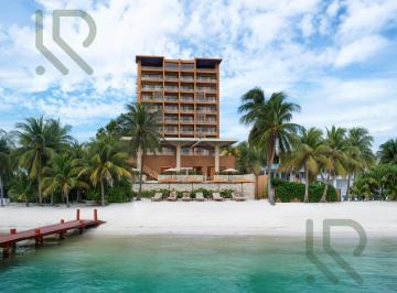 Departamento · 190m² · 3 Recámaras · 2 Estacionamientos · Departamento de 3 Habitaciones en Venta en Costa Mujeres Frente a La Playa | con Alberca